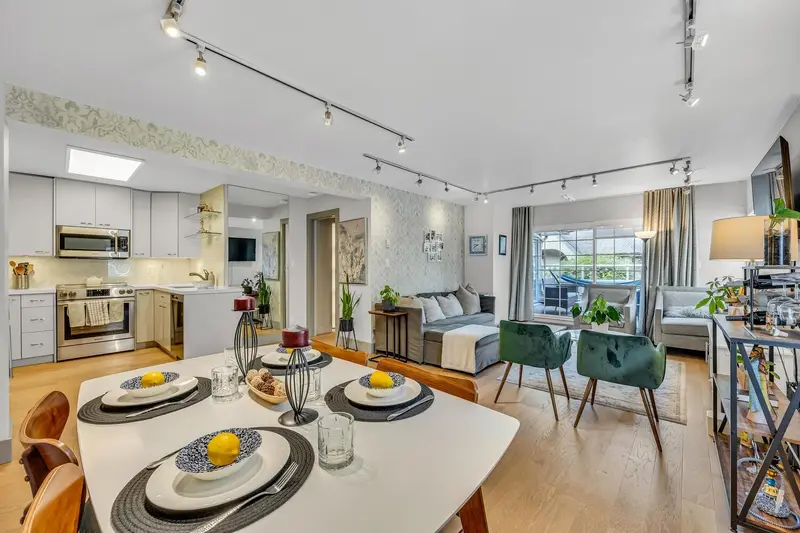 302 3461 CURLE AVENUE - photo 1 of 25