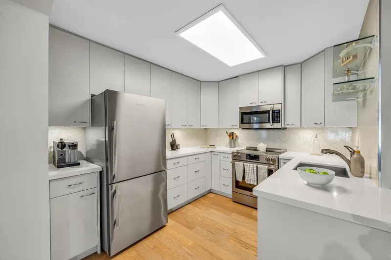 302 3461 CURLE AVENUE - photo 3 of 25