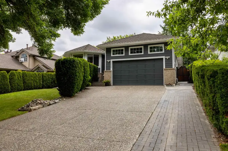 16530 86 AVENUE - photo 1 of 40