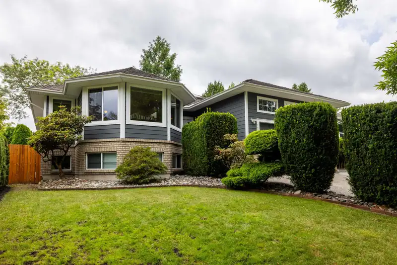 16530 86 AVENUE - photo 3 of 40