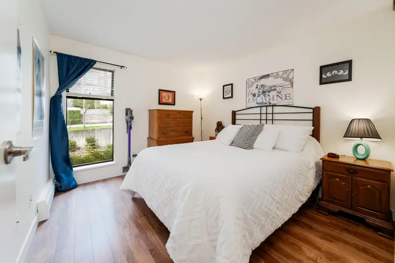 211 423 AGNES STREET - photo 1 of 23