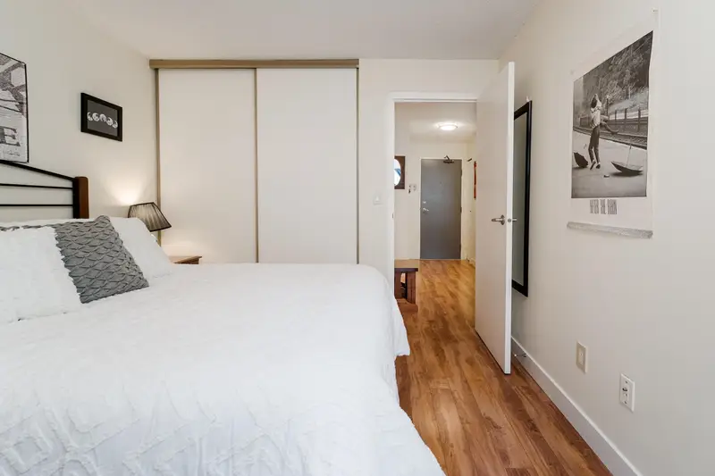 211 423 AGNES STREET - photo 3 of 23