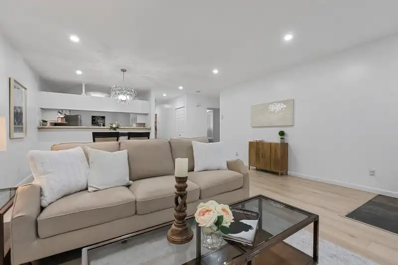 1 13660 84 AVENUE - photo 3 of 29