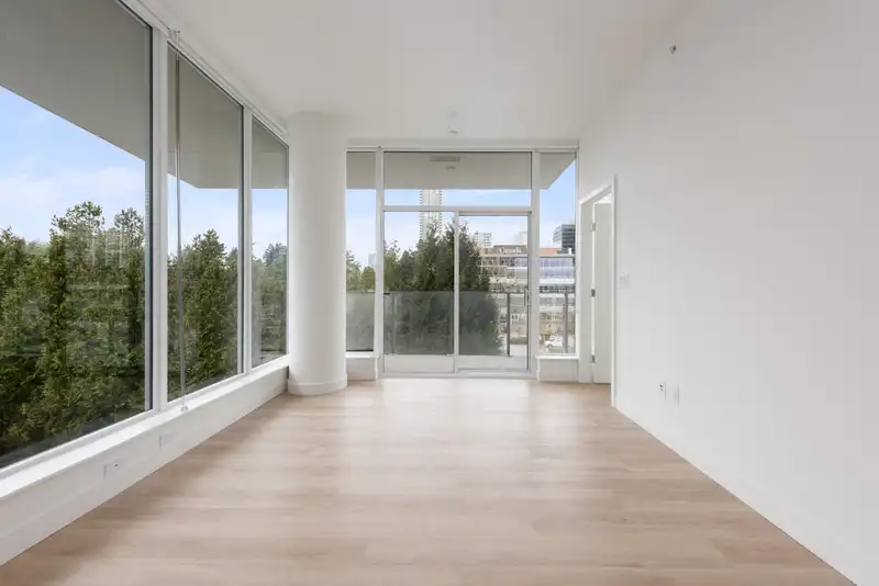 2706 9675 KING GEORGE BOULEVARD - photo 1 of 39