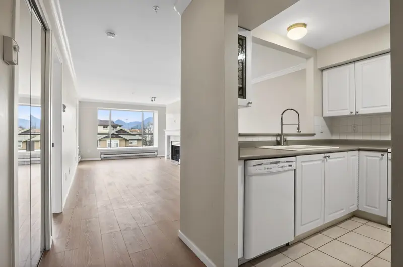 308 2340 HAWTHORNE AVENUE - photo 4 of 25