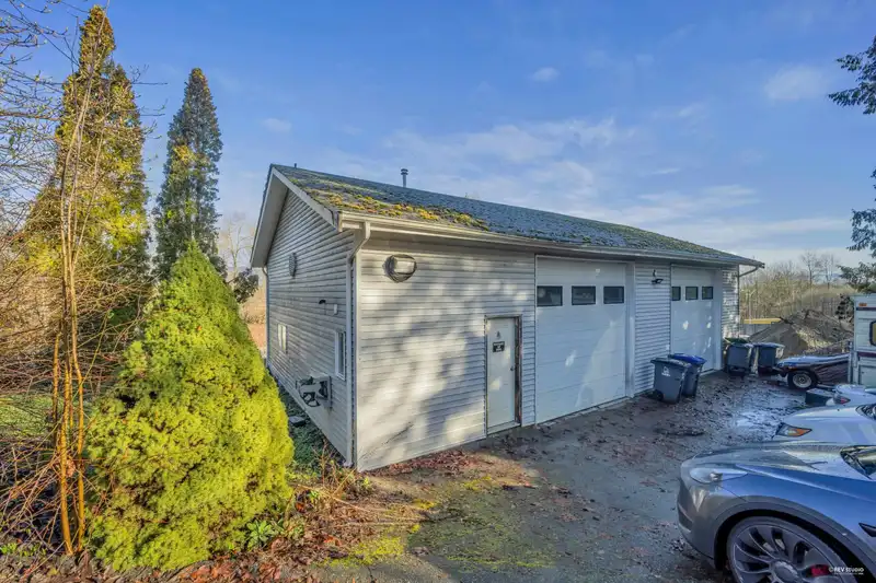 10235 176 STREET - photo 2 of 33