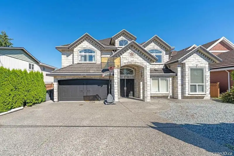 9338 125 STREET - photo 1 of 40