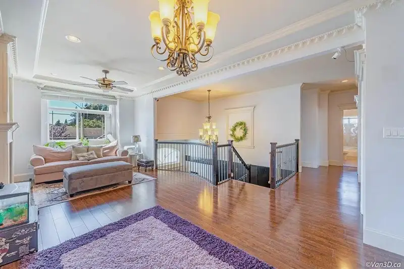 9338 125 STREET - photo 4 of 40