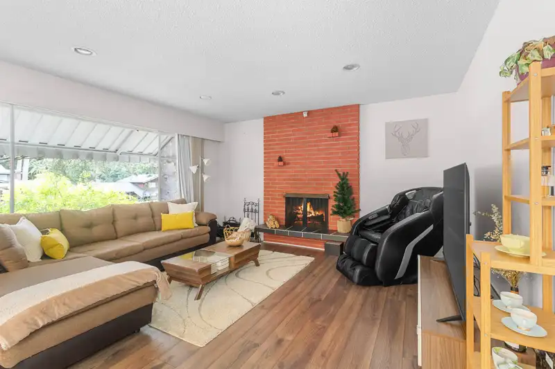 10232 142A STREET - photo 2 of 22