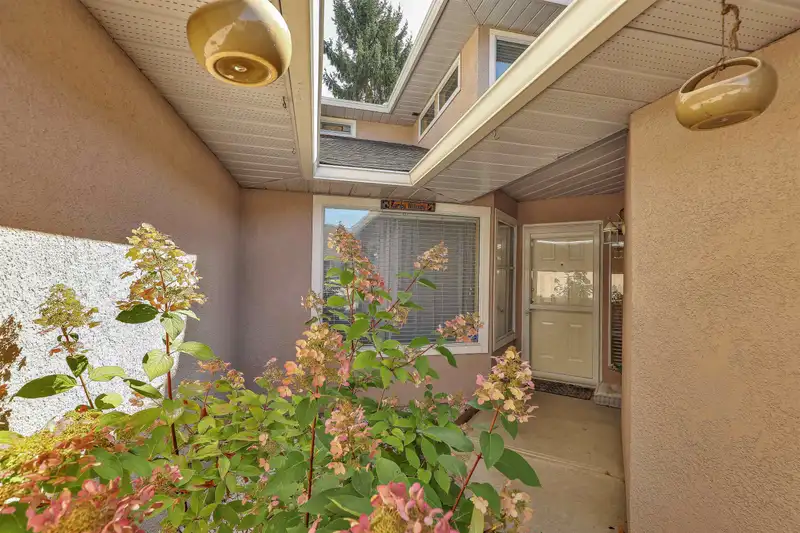 116 15501 89A AVENUE - photo 4 of 25