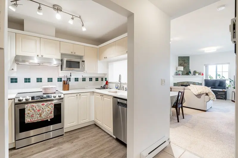 426 5500 ANDREWS ROAD - photo 1 of 25