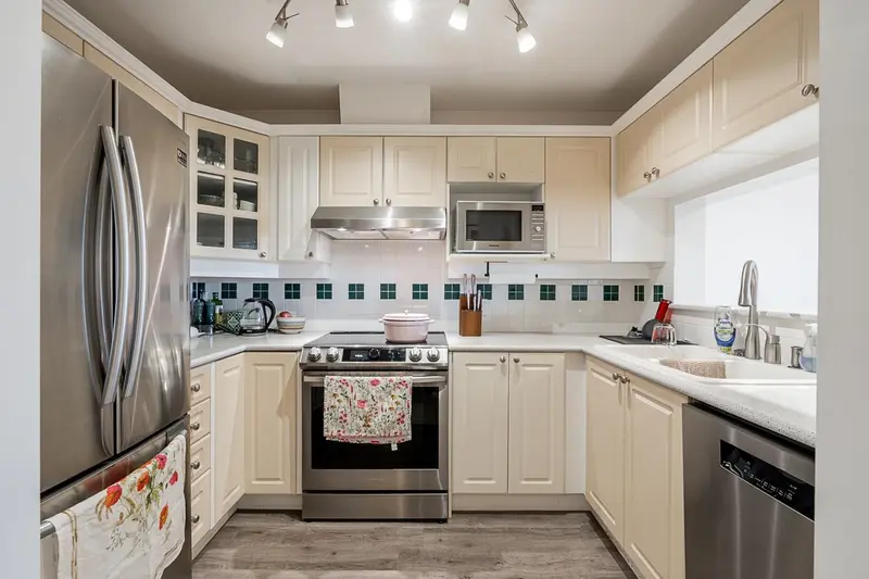 426 5500 ANDREWS ROAD - photo 3 of 25