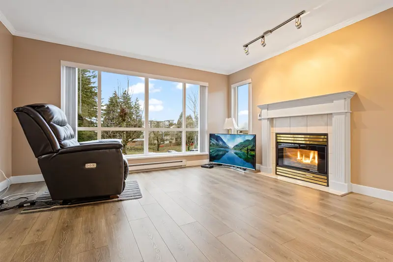 206 32120 MT WADDINGTON AVENUE - photo 3 of 23