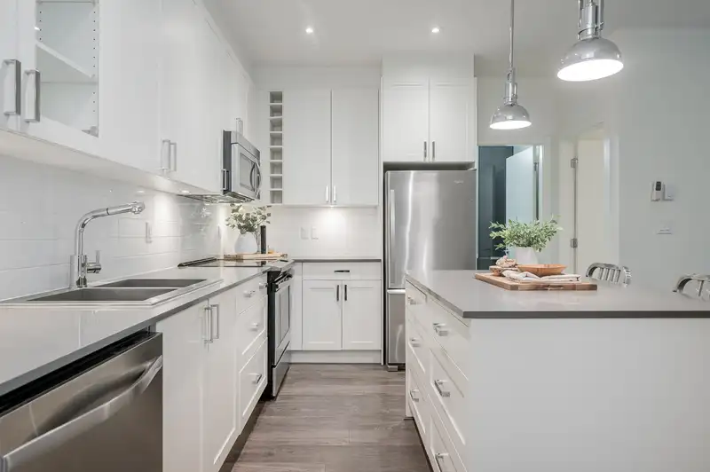 408 16388 64 AVENUE - photo 2 of 40