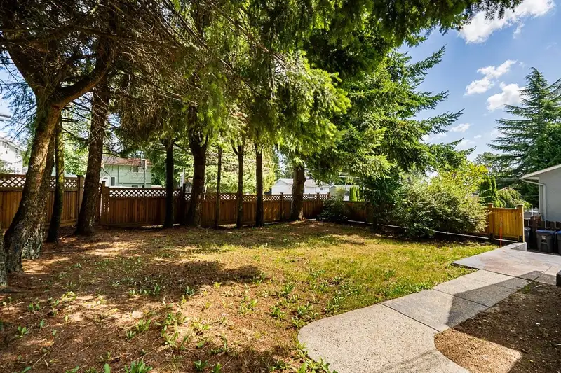 9893 132 STREET - photo 4 of 39
