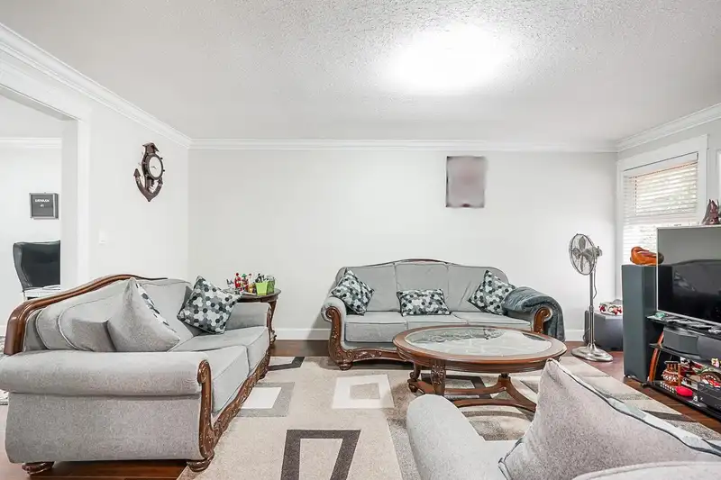 9157 144A STREET - photo 3 of 25