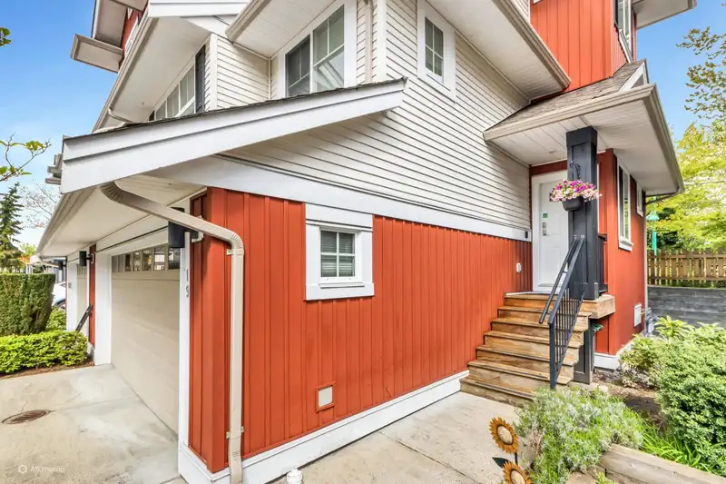 19 6956 193 STREET - photo 2 of 34
