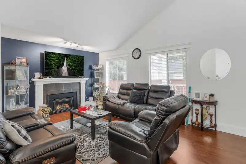 6273 134A STREET - photo 4 of 26