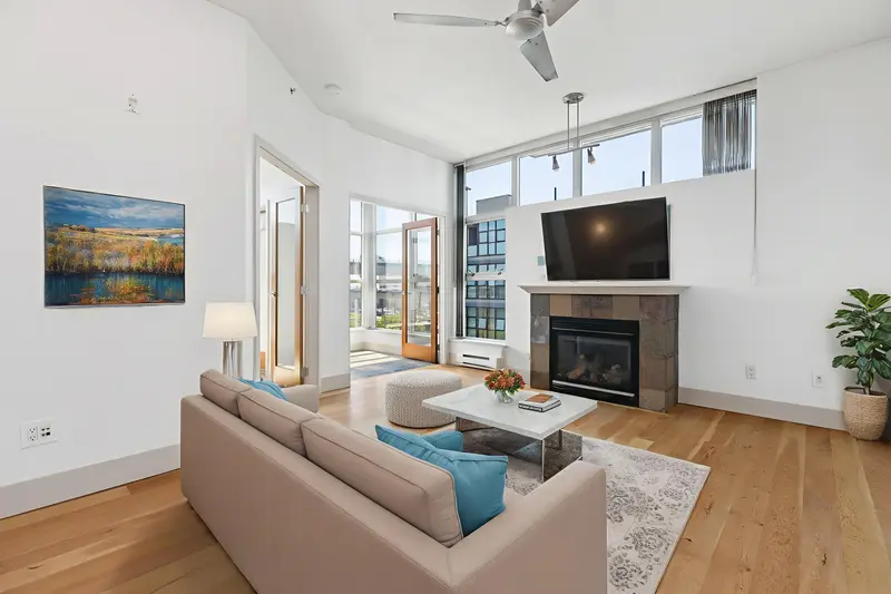 423 8988 HUDSON STREET - photo 1 of 25