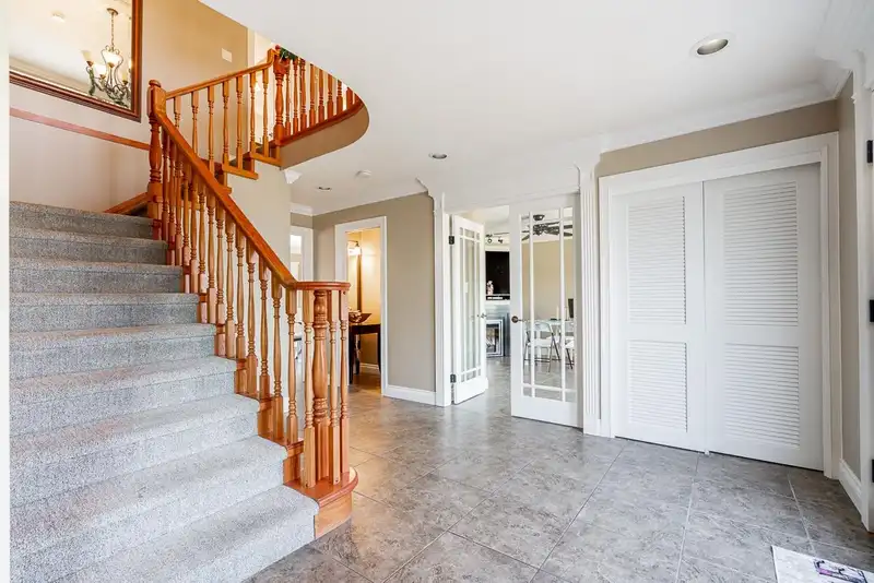 16518 86A AVENUE - photo 4 of 39