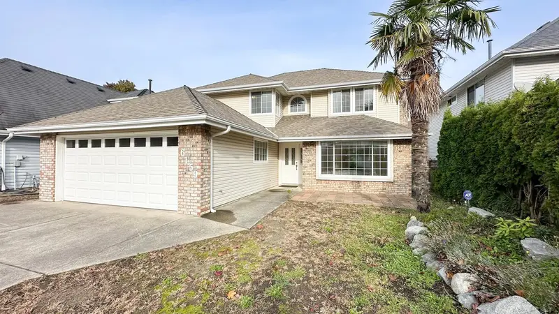 6159 45 AVENUE - photo 3 of 25