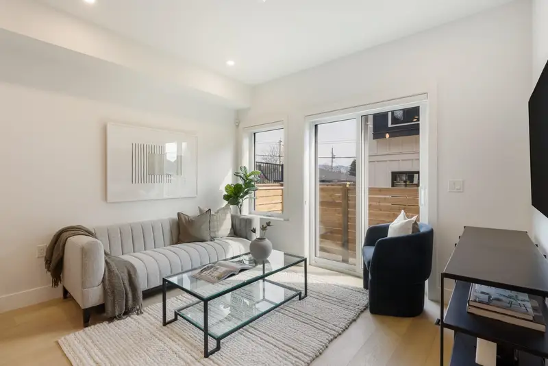 1 550 KASLO STREET - photo 1 of 25