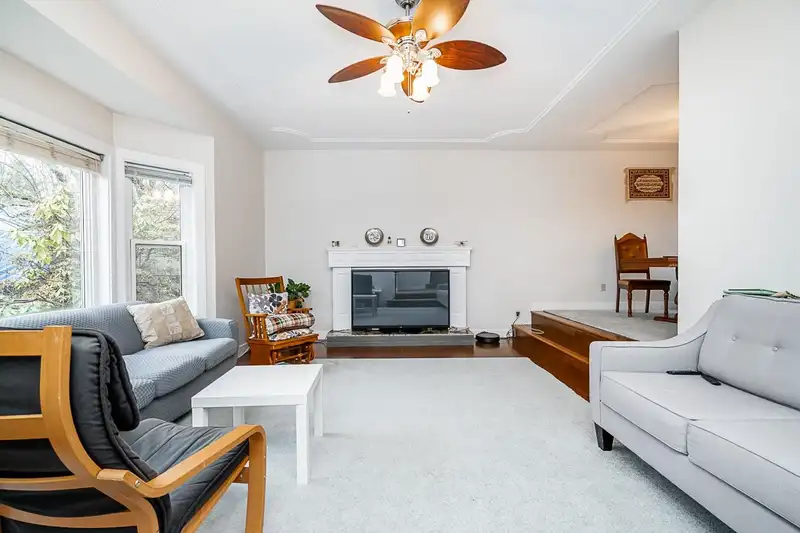 15674 101 AVENUE - photo 4 of 24