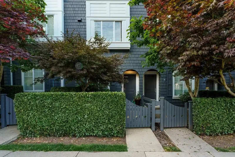 10 14955 60 AVENUE - photo 1 of 30