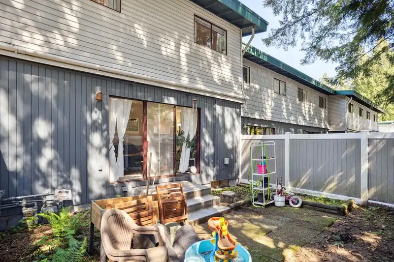 41 10862 152 STREET - photo 3 of 39