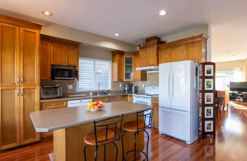 16555 59A AVENUE - photo 4 of 22