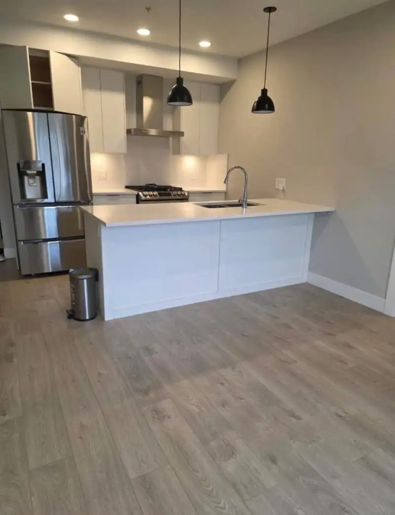 211 14818 60 AVENUE - photo 2 of 10