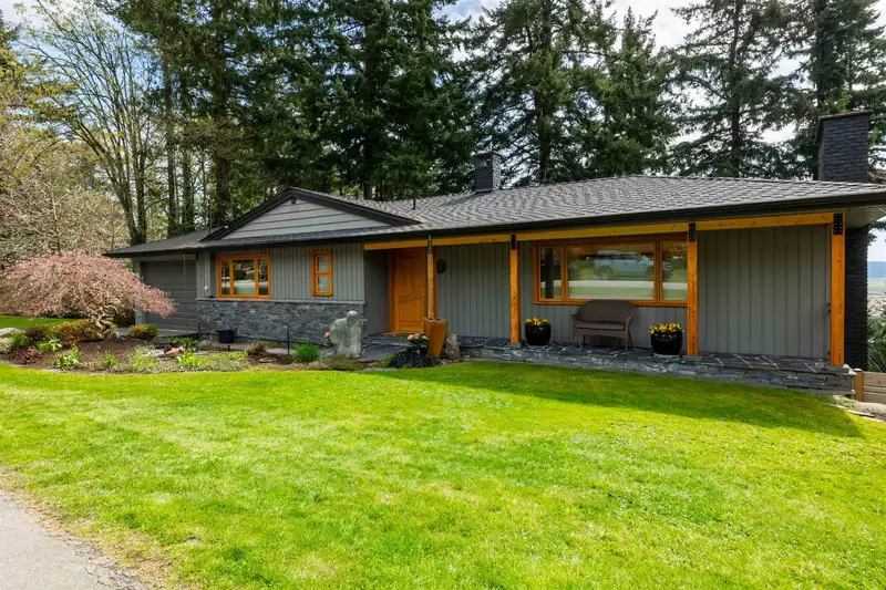 13464 56 AVENUE - photo 2 of 40