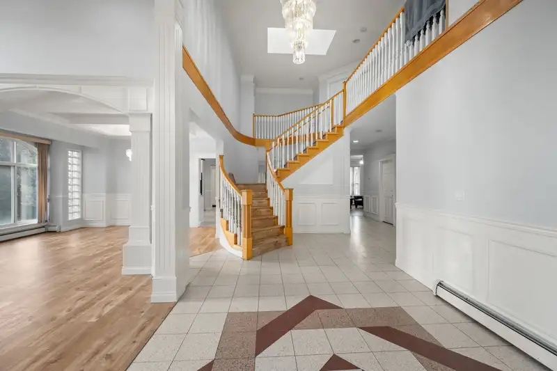 13607 60A AVENUE - photo 3 of 39