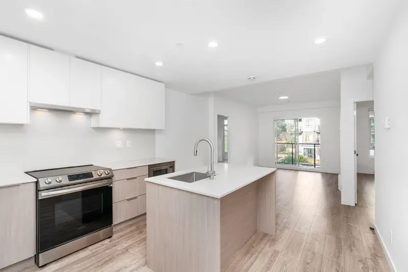 209 13969 96 AVENUE - photo 1 of 25