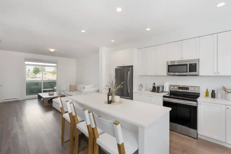 65 15850 85 AVENUE - photo 1 of 34