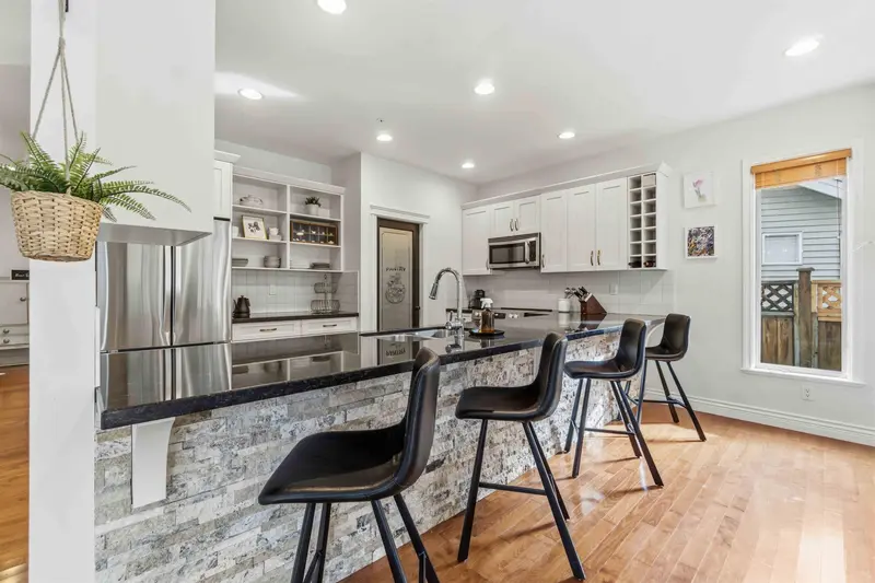 864 VEDDER PLACE - photo 3 of 25