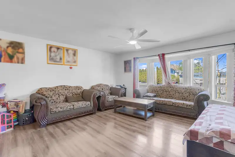 13430 64 AVENUE - photo 4 of 18