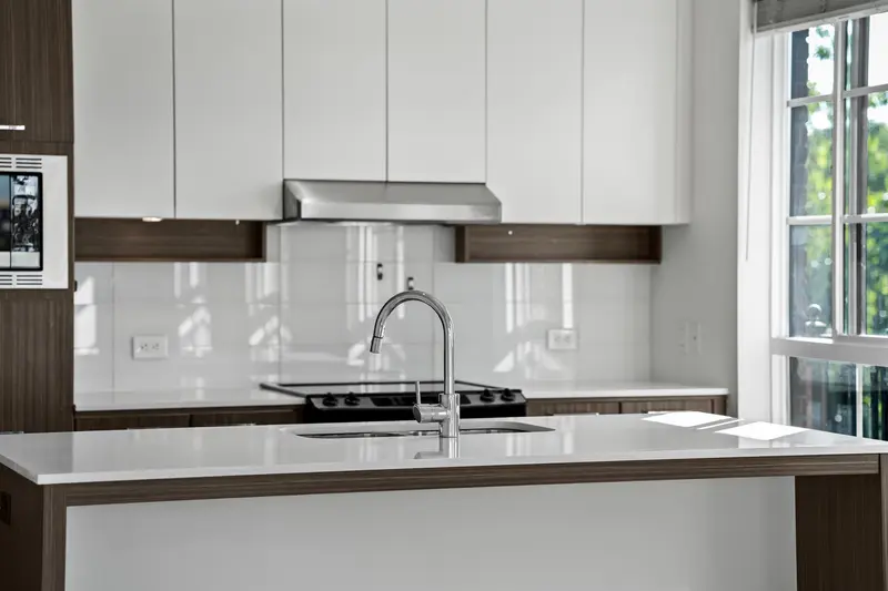 301 553 FOSTER AVENUE - photo 4 of 25