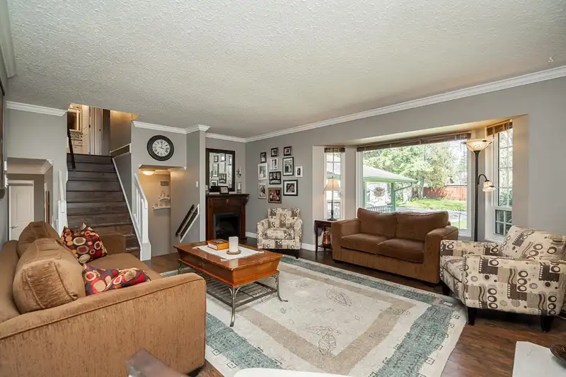 14446 85A AVENUE - photo 4 of 31