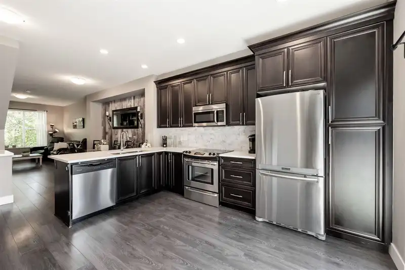 10 19180 65 AVENUE - photo 2 of 9
