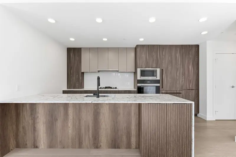 206 3590 W 39TH AVENUE - photo 2 of 17