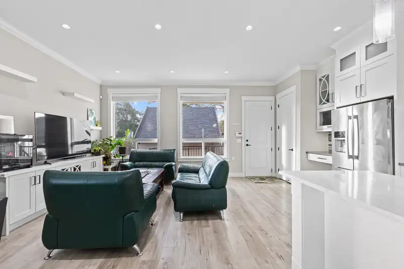 10579 132 STREET - photo 3 of 30