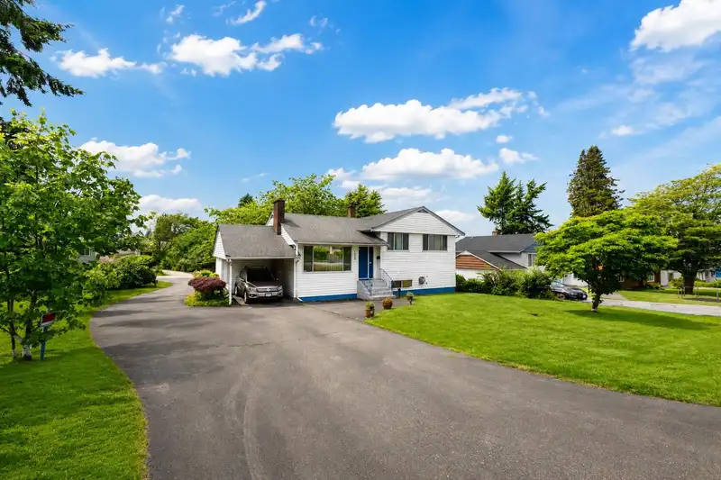 11063 135A STREET - photo 3 of 27