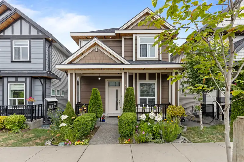 14035 59A AVENUE - photo 1 of 36