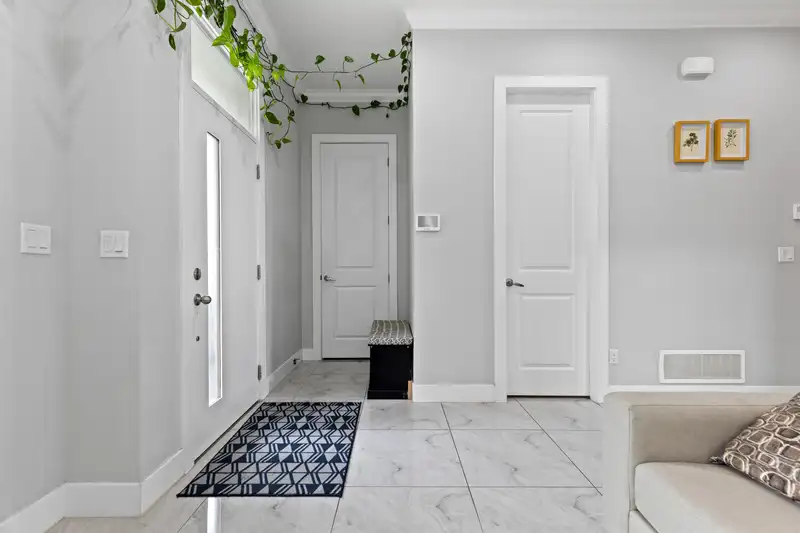 14035 59A AVENUE - photo 3 of 36