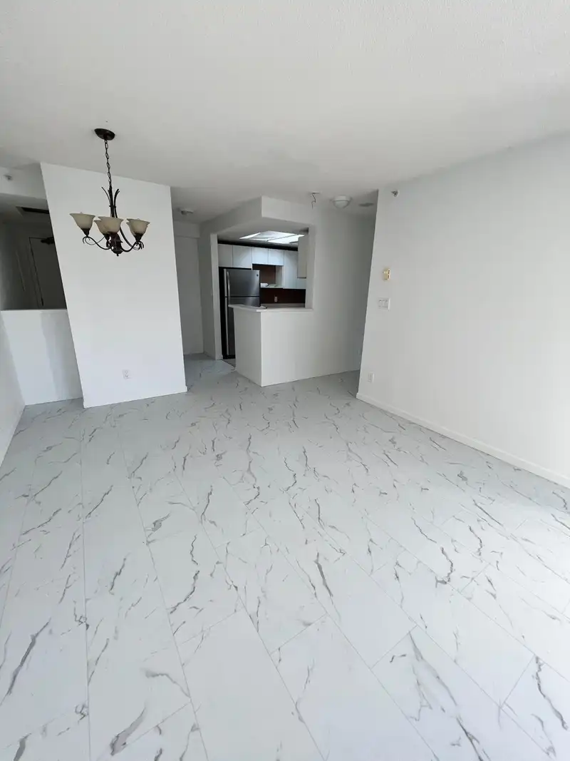 501 10899 UNIVERSITY DRIVE - photo 4 of 14