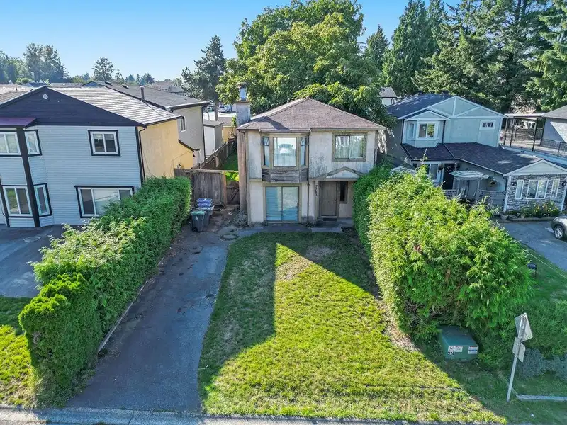 7783 125 STREET - photo 1 of 10