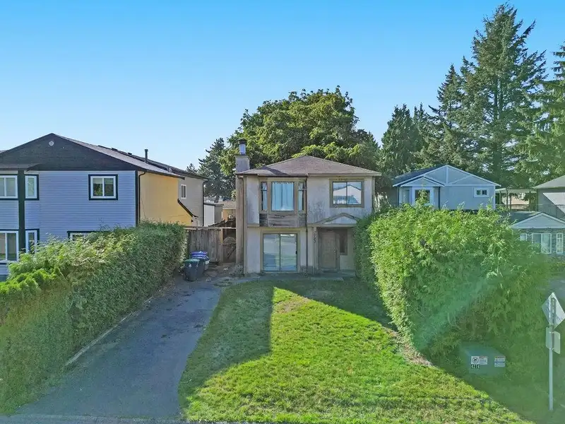 7783 125 STREET - photo 3 of 10