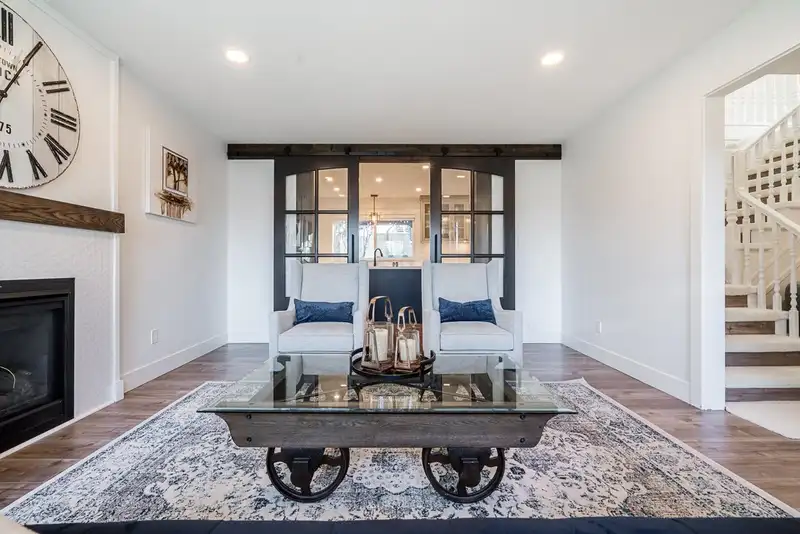 7847 161A STREET - photo 4 of 37