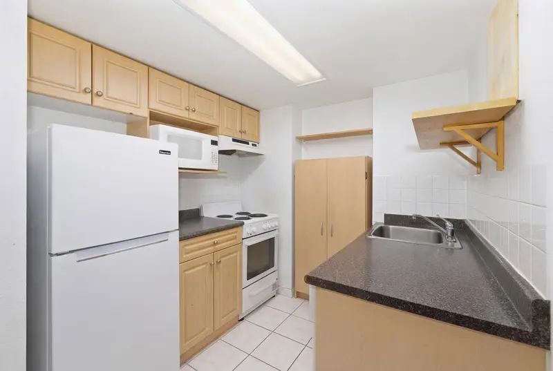 116 950 DRAKE STREET - photo 4 of 25